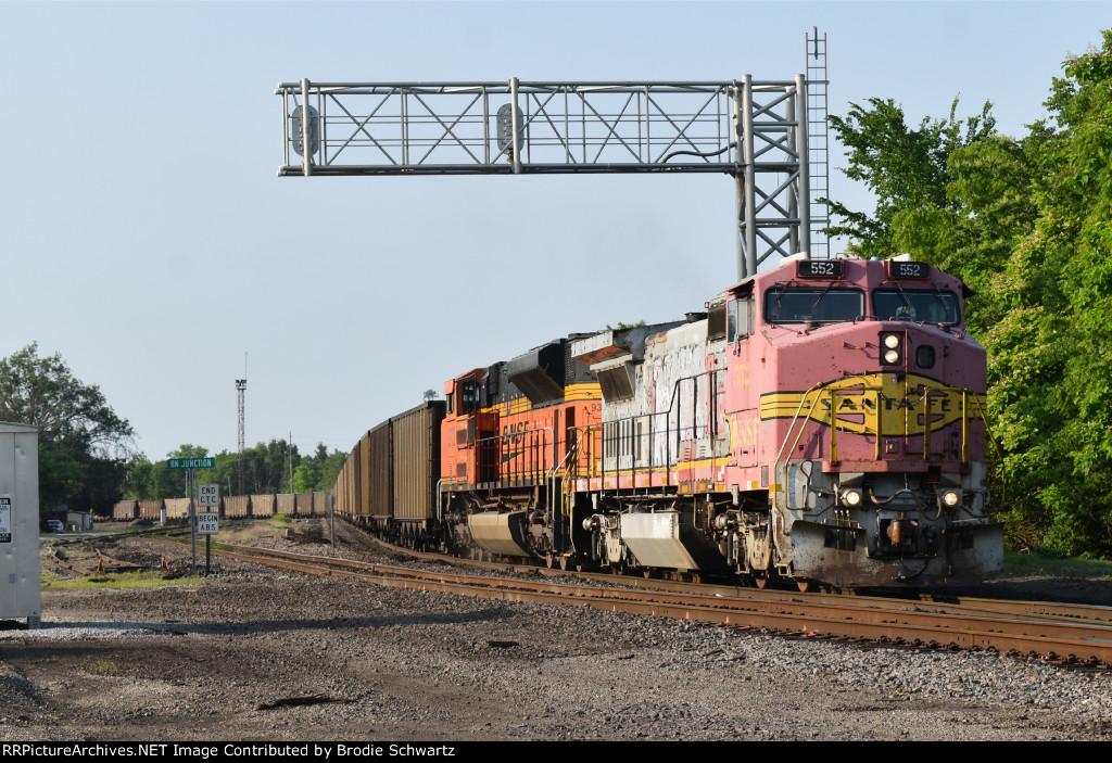 BNSF 552